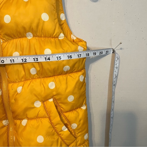 Old Navy girls yellow puffer light weight vest size 10/12. - Picture 5 of 8